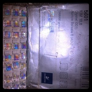 Auditable borealius Swarovski crystals 48 crystals